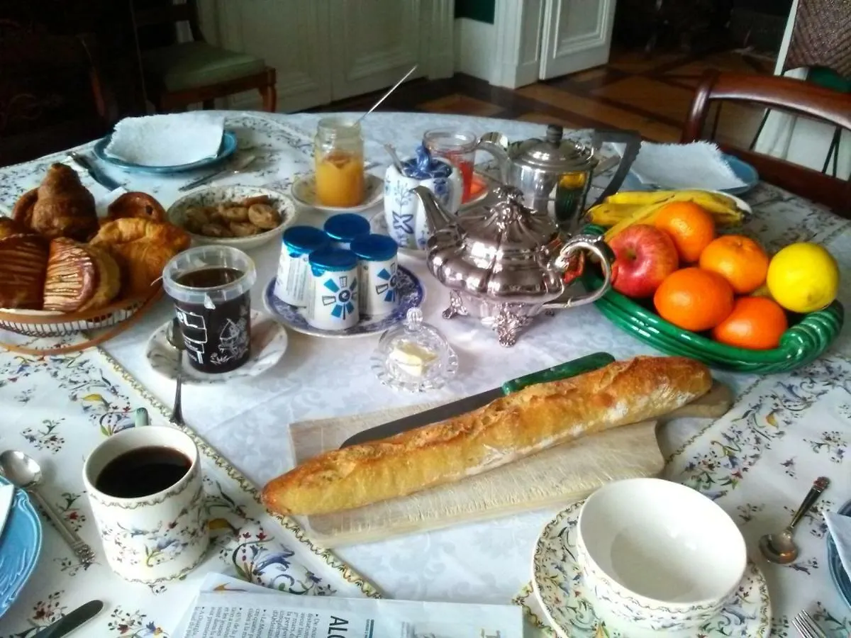 Le 48 Paris Bed and Breakfast 0*,