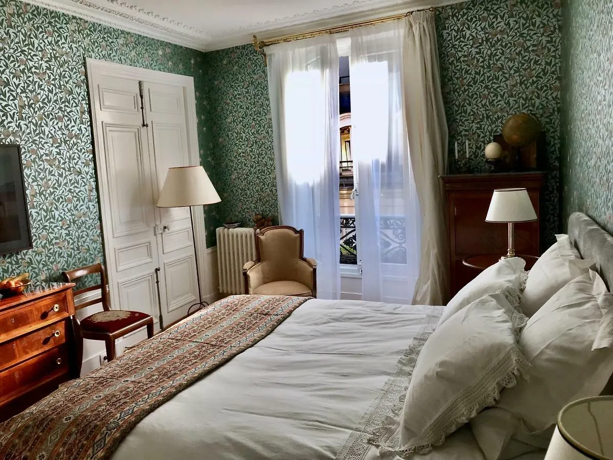 Le 48 Paris Bed & Breakfast