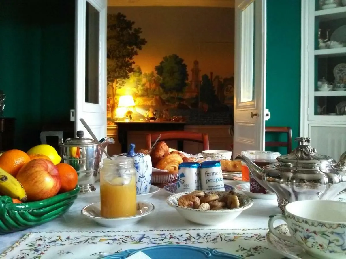 Le 48 Paris Bed & Breakfast