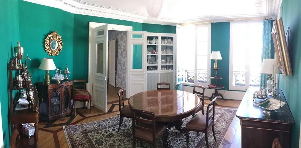 Le 48 Paris Bed & Breakfast